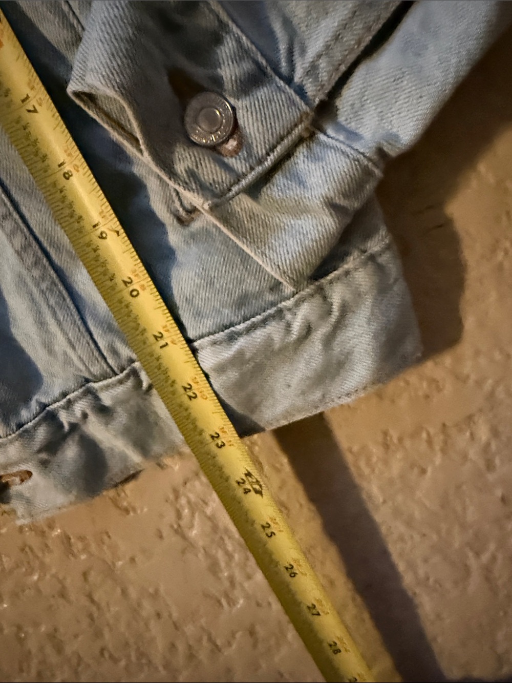 Levi's Light Wash Blue Denim Trucker Jacket - Picture 2 of 7